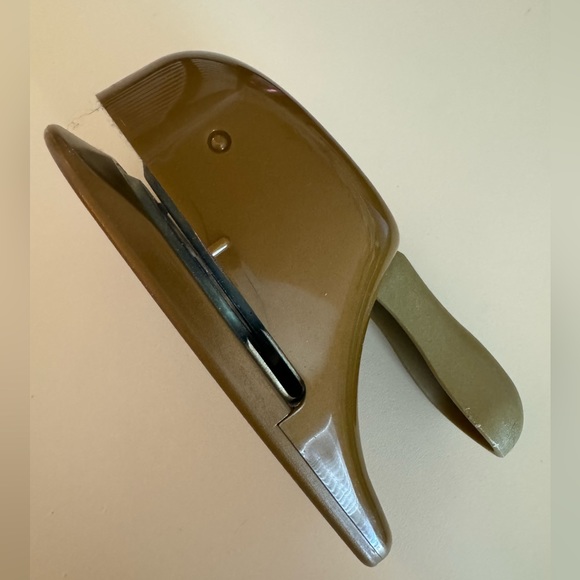 Paper Shapers by EK Success 1 & 3/4 inch circle paper punch in great condition. - Picture 4 of 4